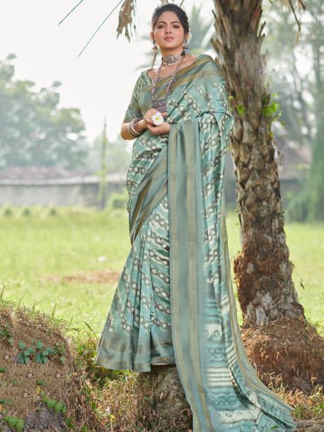 Kerala Kasavu Saree: Buy Latest Indian Designer Kerala Kasavu Saree Online  - Utsav Fashion