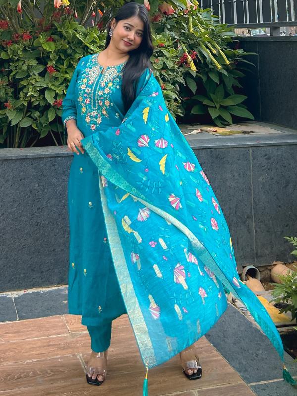 VP 9740 R Viscose Rayon Kurta with Trousers & Dupatta Suits