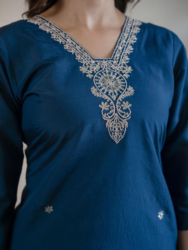 VP 9891 T Women’s Viscose Roman Silk Floral Embroidery Motif Straight Kurta Design
